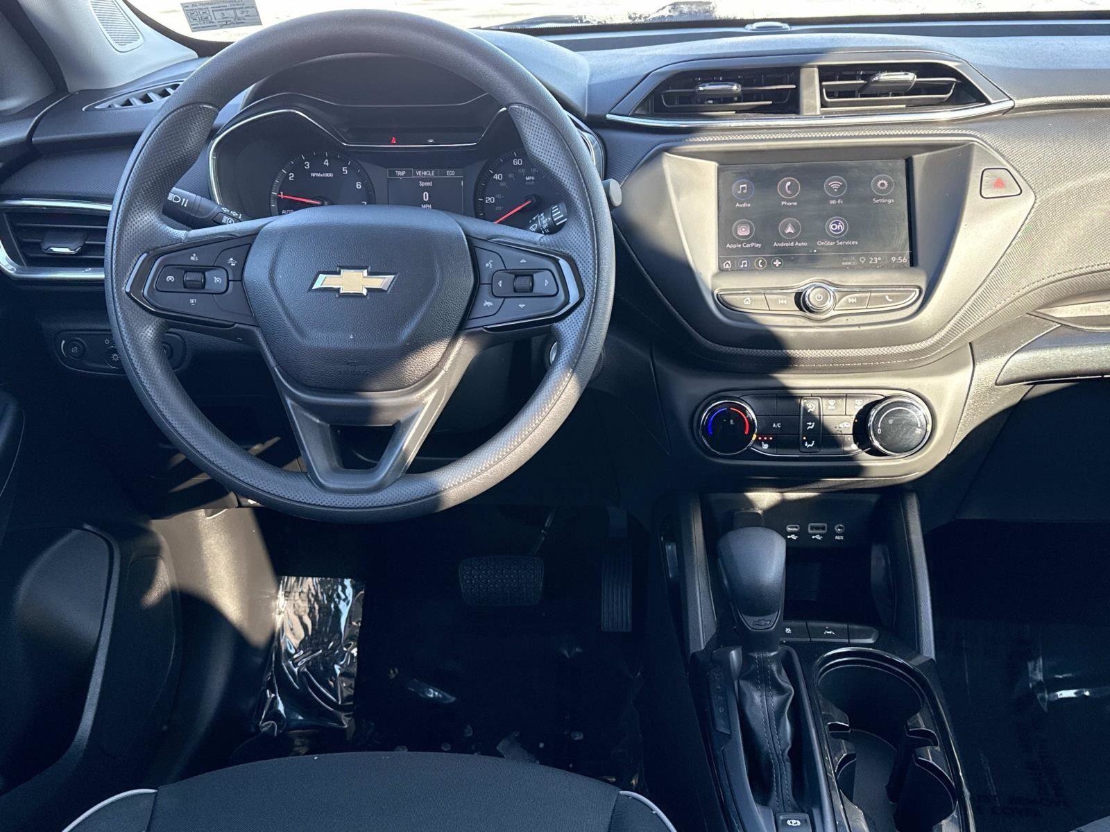 Used 2023 Chevrolet TrailBlazer LT image 2