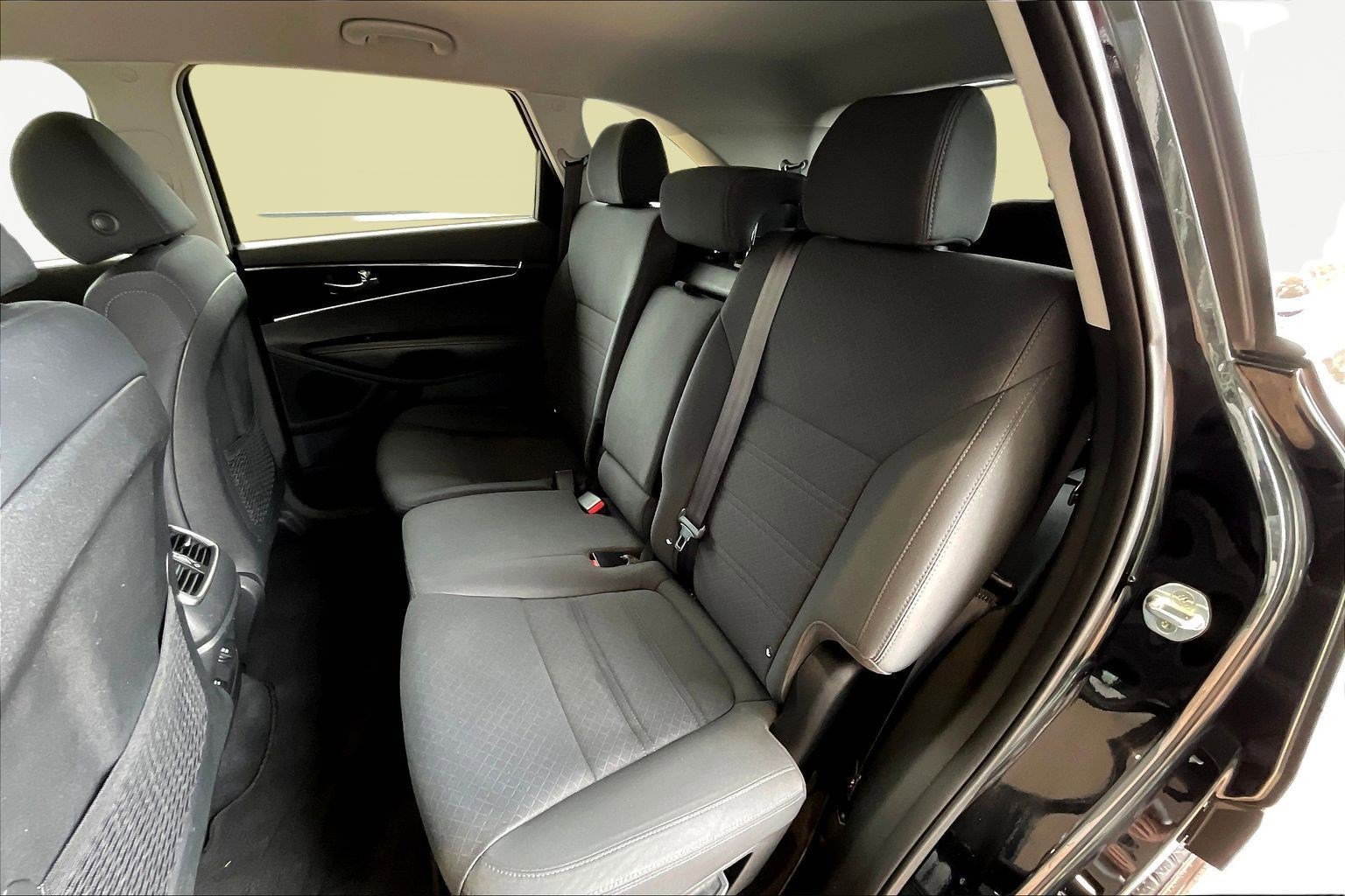 Used 2020 Kia Sorento S image 22