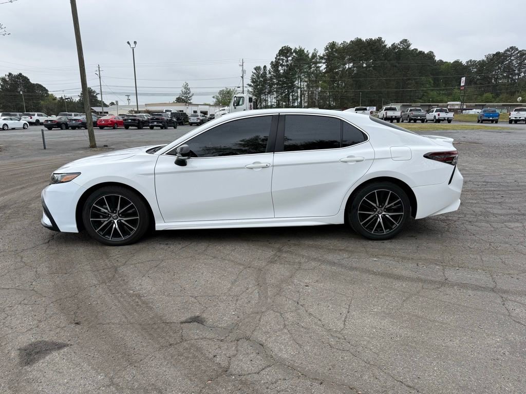 Used 2023 Toyota Camry SE FWD image 2