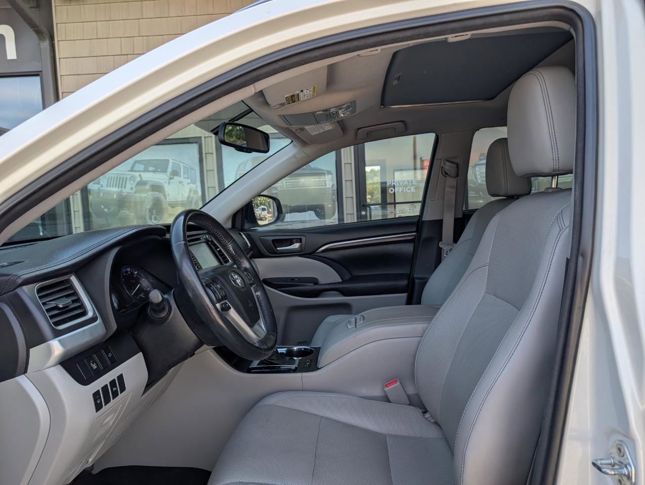 Used 2015 Toyota Highlander Limited FWD image 13