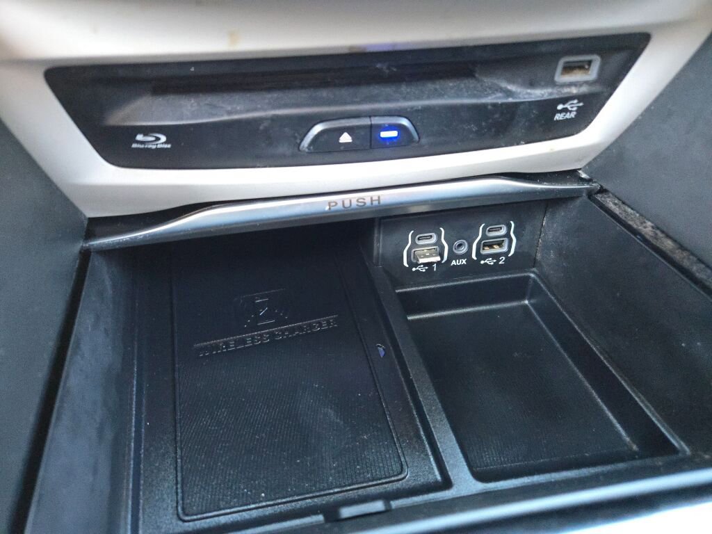 Used 2021 Chrysler Pacifica Limited w/ Uconnect Theater Family Group image 36