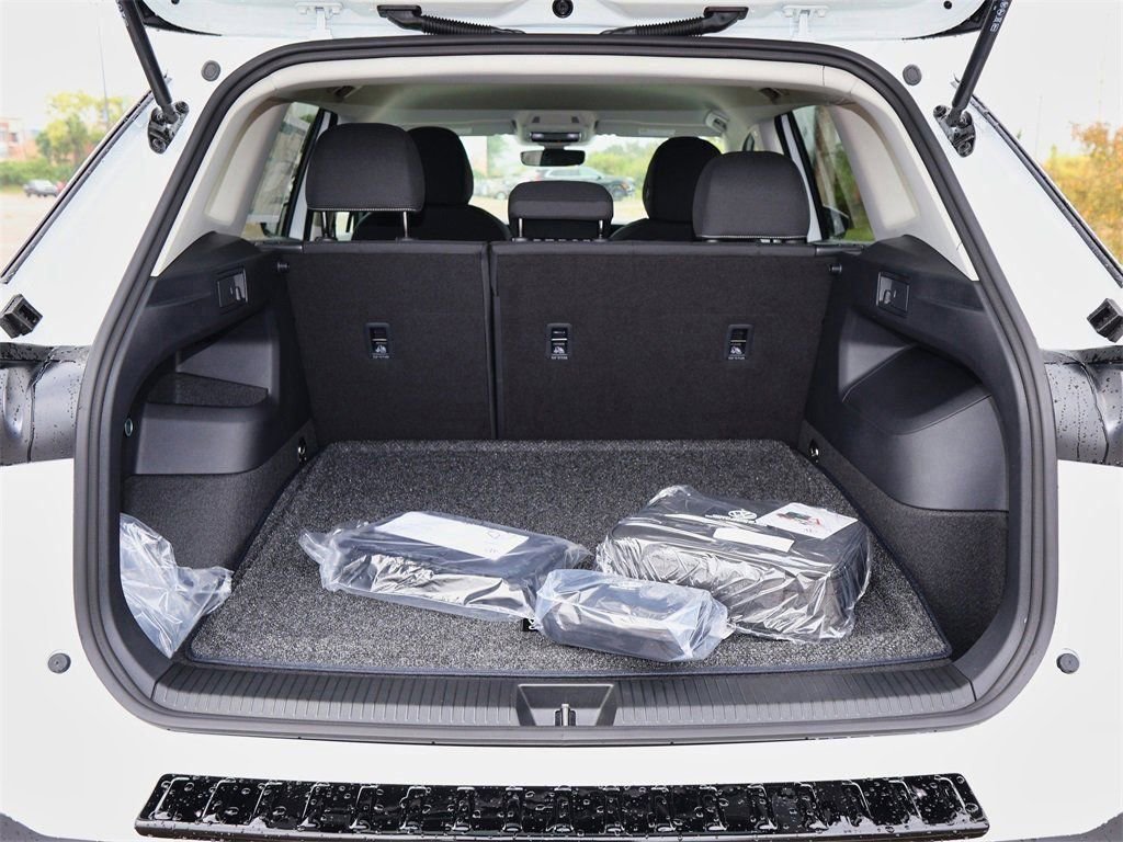 New 2025 Volkswagen Tiguan S image 10