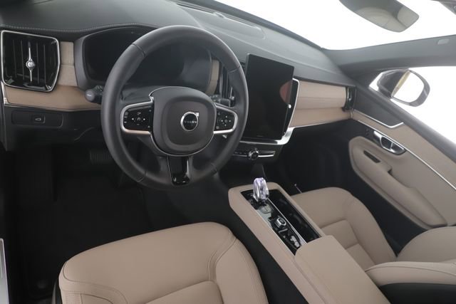 Used 2026 Volvo XC90 B5 Core image 17