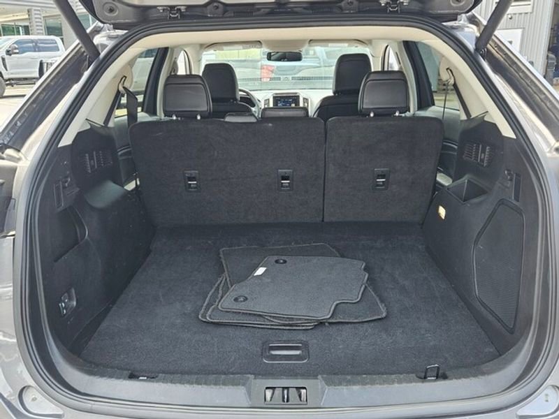 Used 2024 Ford Edge Titanium image 15