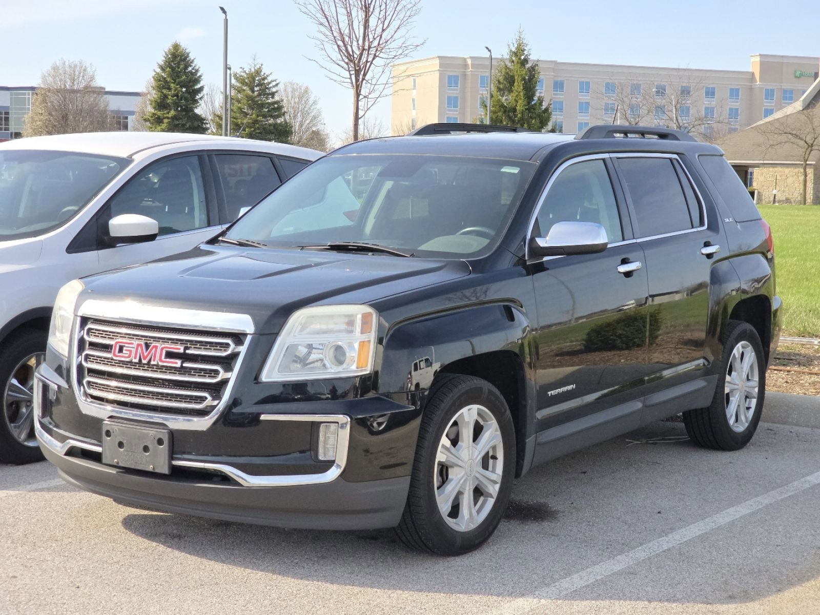 Used 2017 GMC Terrain SLE w/ Chrome Package image 4