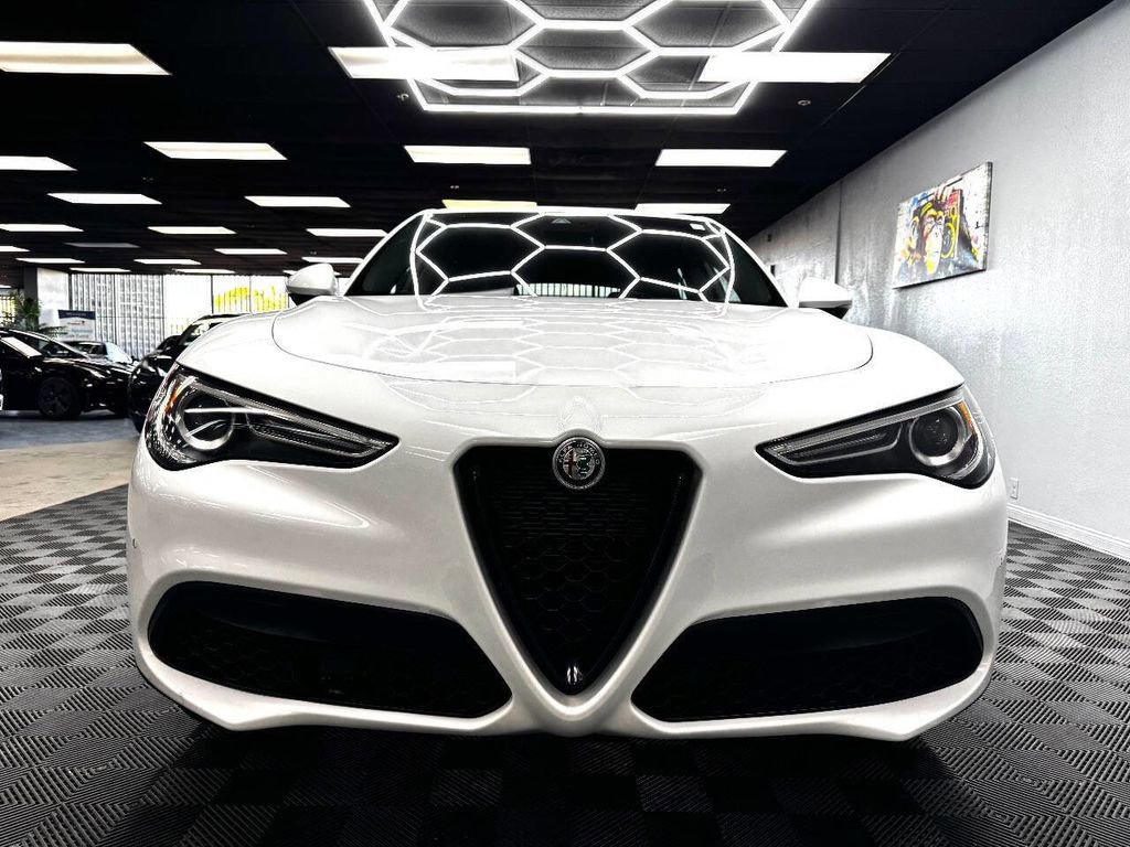 Used 2023 Alfa Romeo Stelvio Sprint image 4