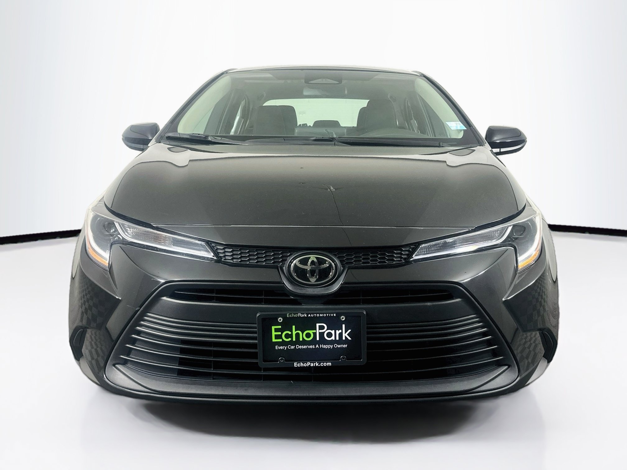 Used 2024 Toyota Corolla LE FWD image 2
