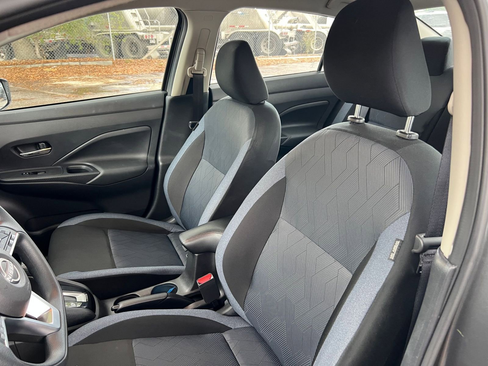 Used 2025 Nissan Versa SV FWD image 32