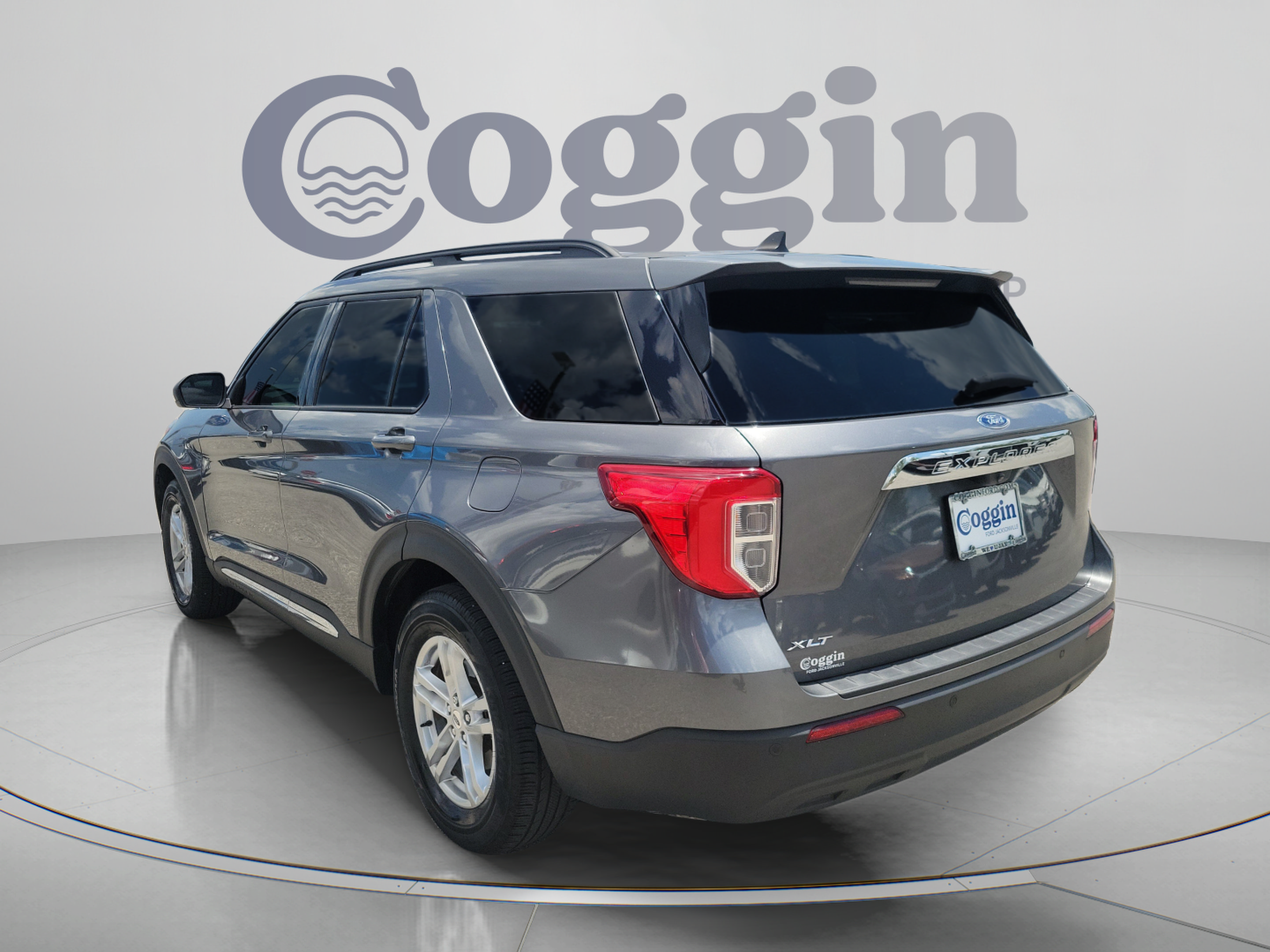 Used 2023 Ford Explorer XLT RWD video 2