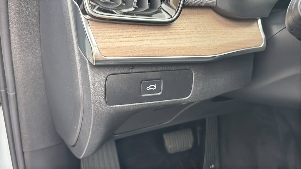Certified 2026 Volvo XC90 B6 Plus AWD/4WD image 14