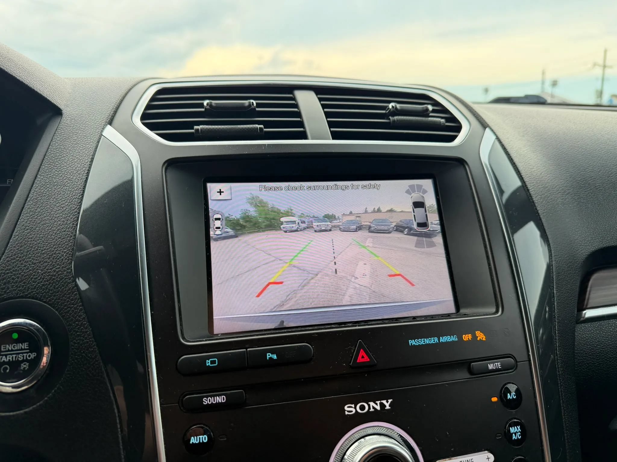 Used 2019 Ford Explorer Limited w/ Class III Trailer Tow Package FWD image 11