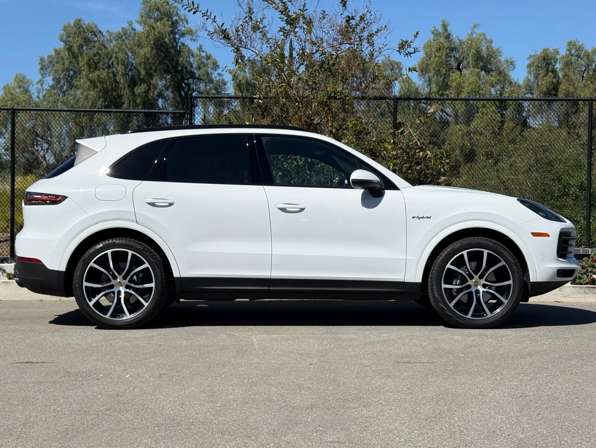 Used 2022 Porsche Cayenne Platinum Edition image 8