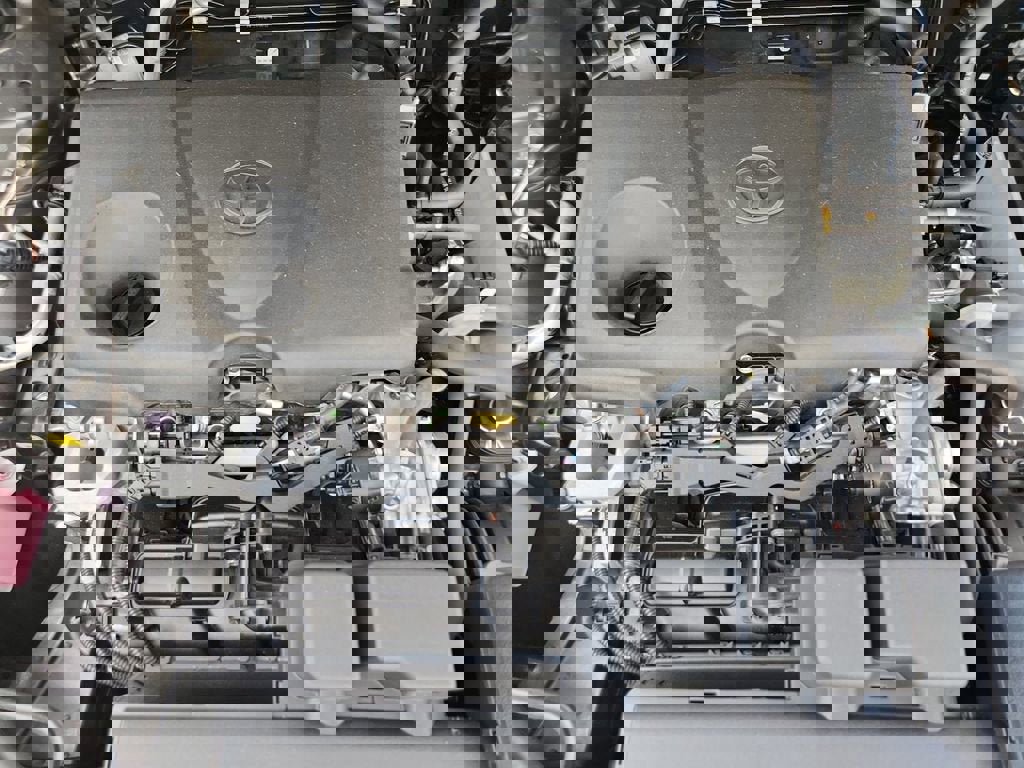 Used 2022 Toyota RAV4 XLE Premium image 18