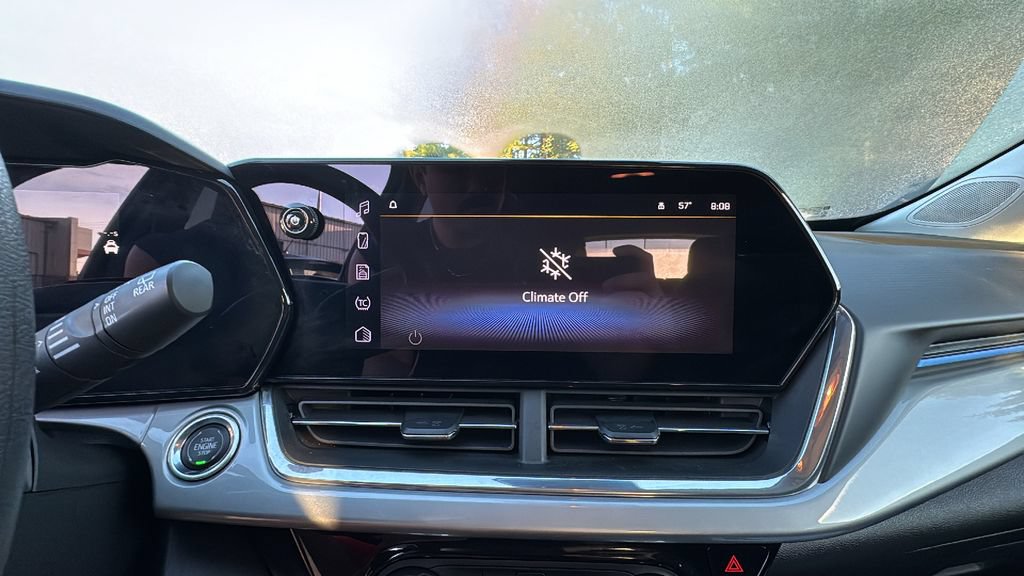 Used 2025 Chevrolet Trax LT FWD image 19