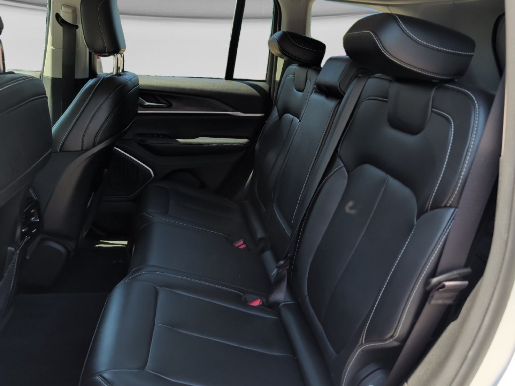 Used 2023 Jeep Grand Cherokee 4WD 4xe image 31