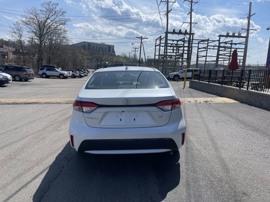 Used 2022 Toyota Corolla LE FWD image 4