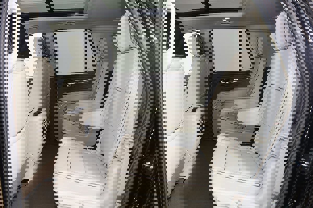 Used 2024 GMC Yukon Denali w/ Denali Reserve Package image 47