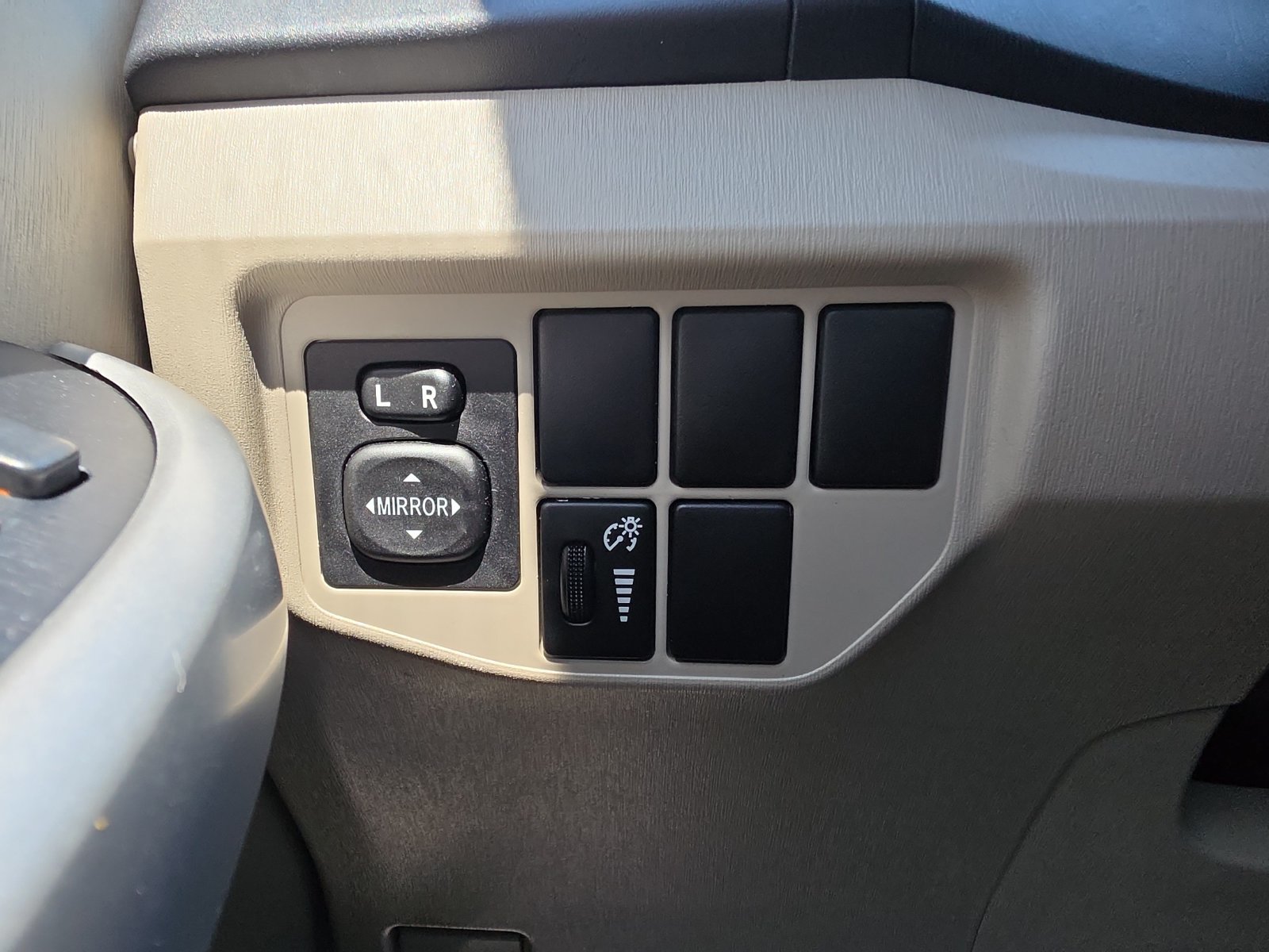 Used 2015 Toyota Prius Two FWD image 19
