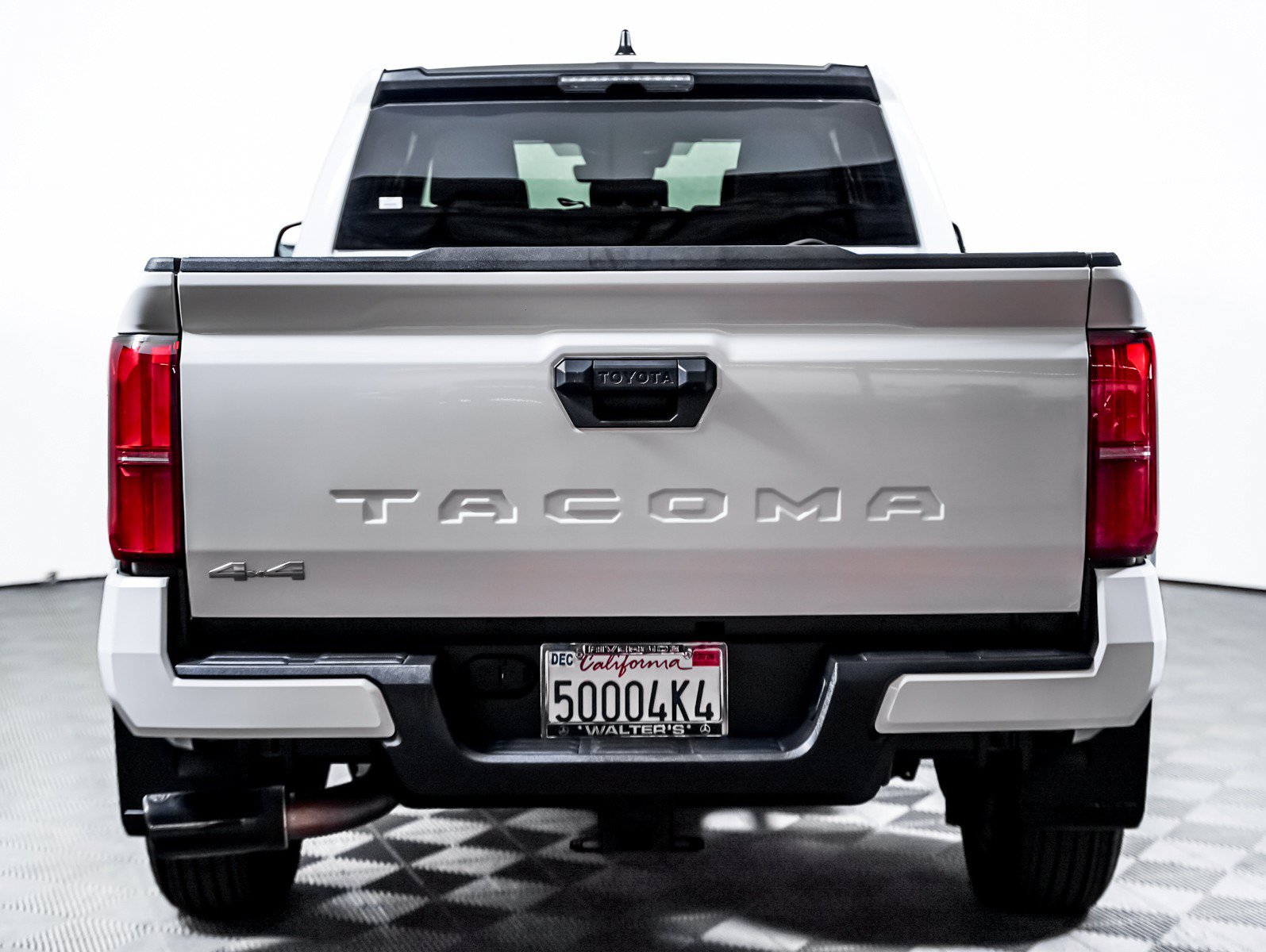 Used 2025 Toyota Tacoma SR5 AWD/4WD image 9