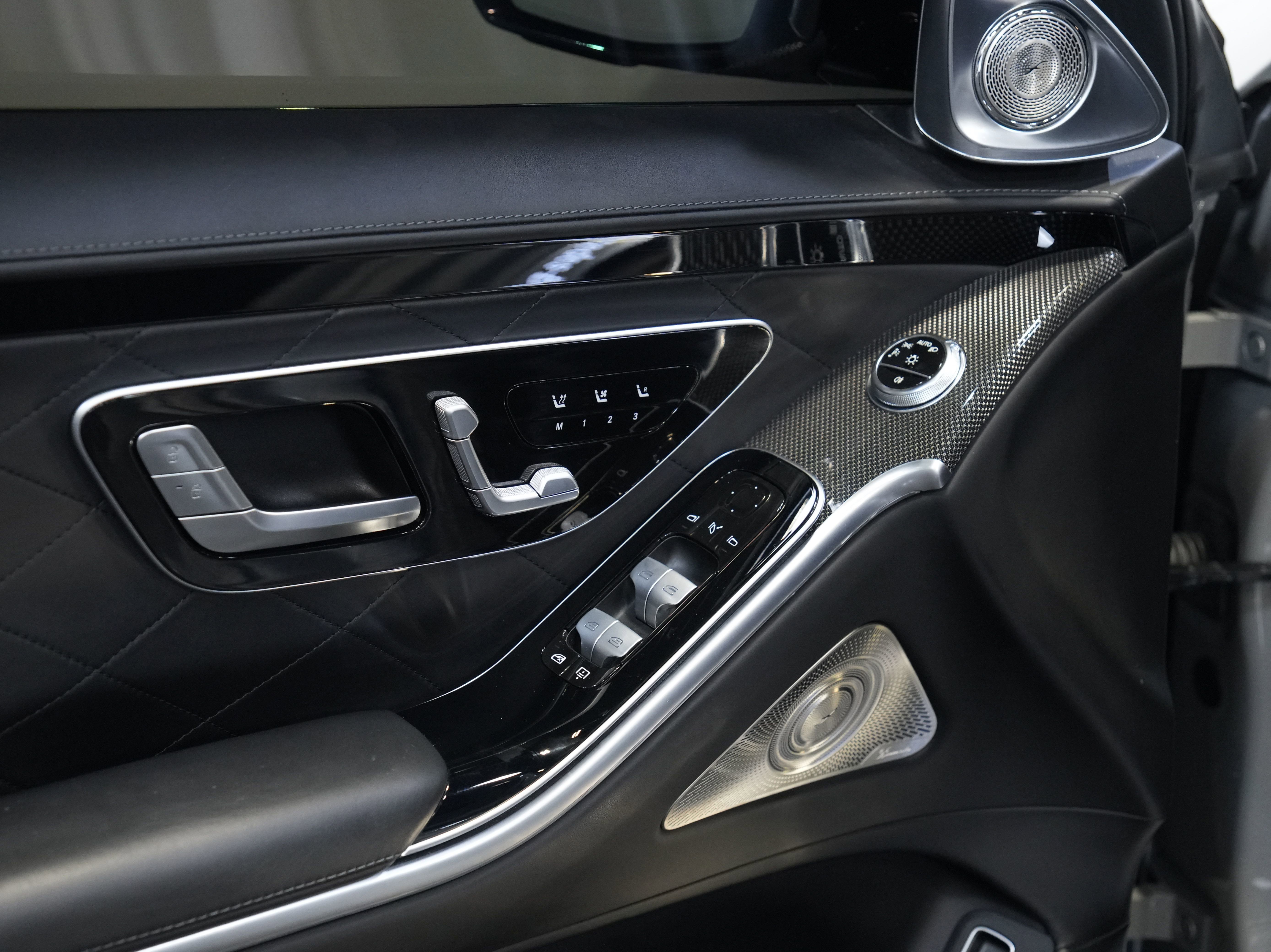 Used 2022 Mercedes-Benz S 580 4MATIC Sedan w/ AMG Line Package image 23