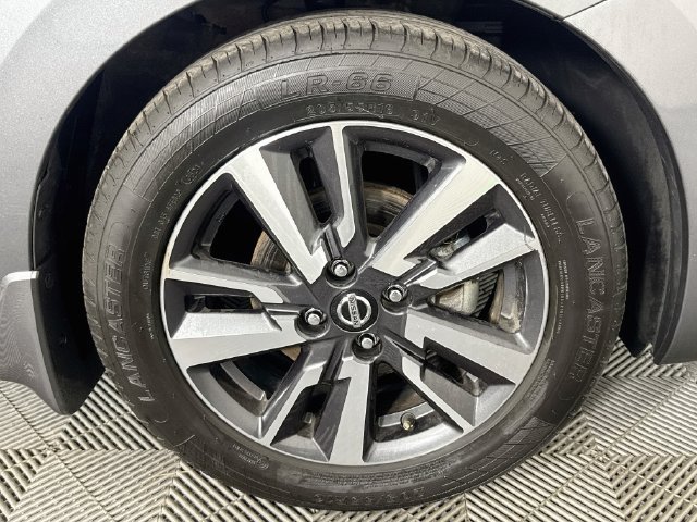 Used 2020 Nissan Versa SV FWD image 29