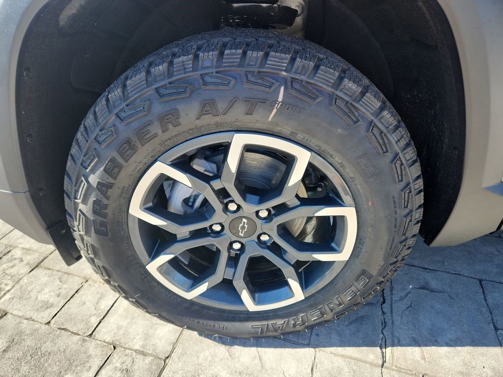 New 2026 Chevrolet Equinox ACTIV w/ LPO, Floor Liner Package image 23