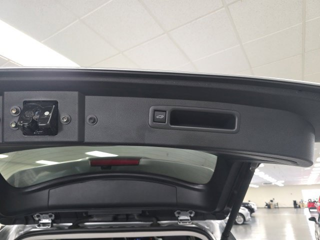 Used 2024 Toyota Highlander LE AWD/4WD image 15