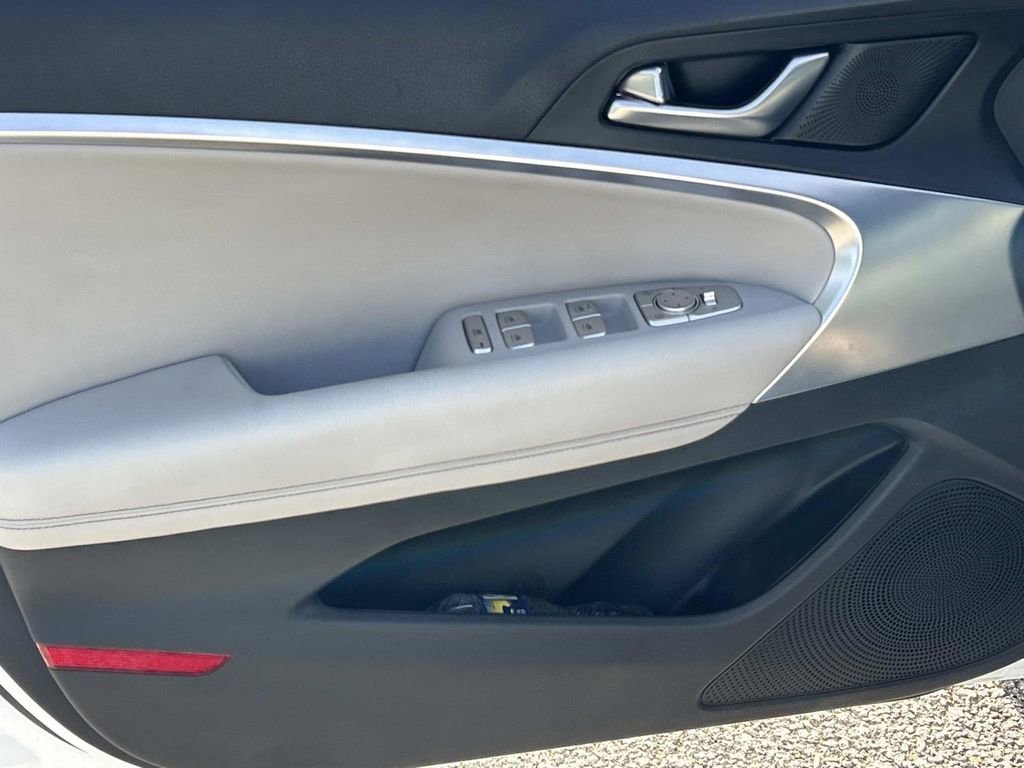 Used 2022 Genesis G70 2.0T image 16