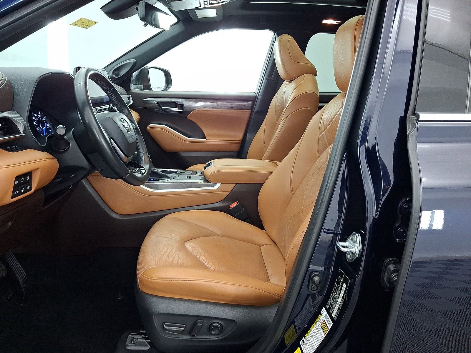 Certified 2020 Toyota Highlander Platinum AWD/4WD image 3