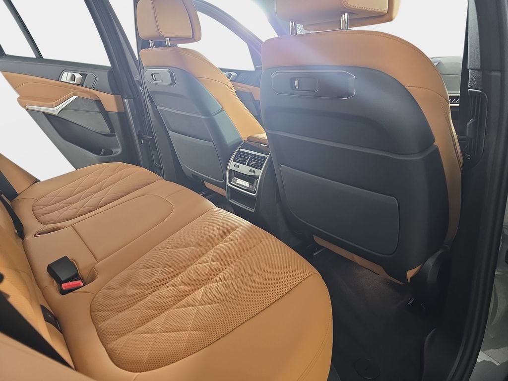 Used 2026 BMW X5 xDrive40i w/ Climate Comfort Package image 12