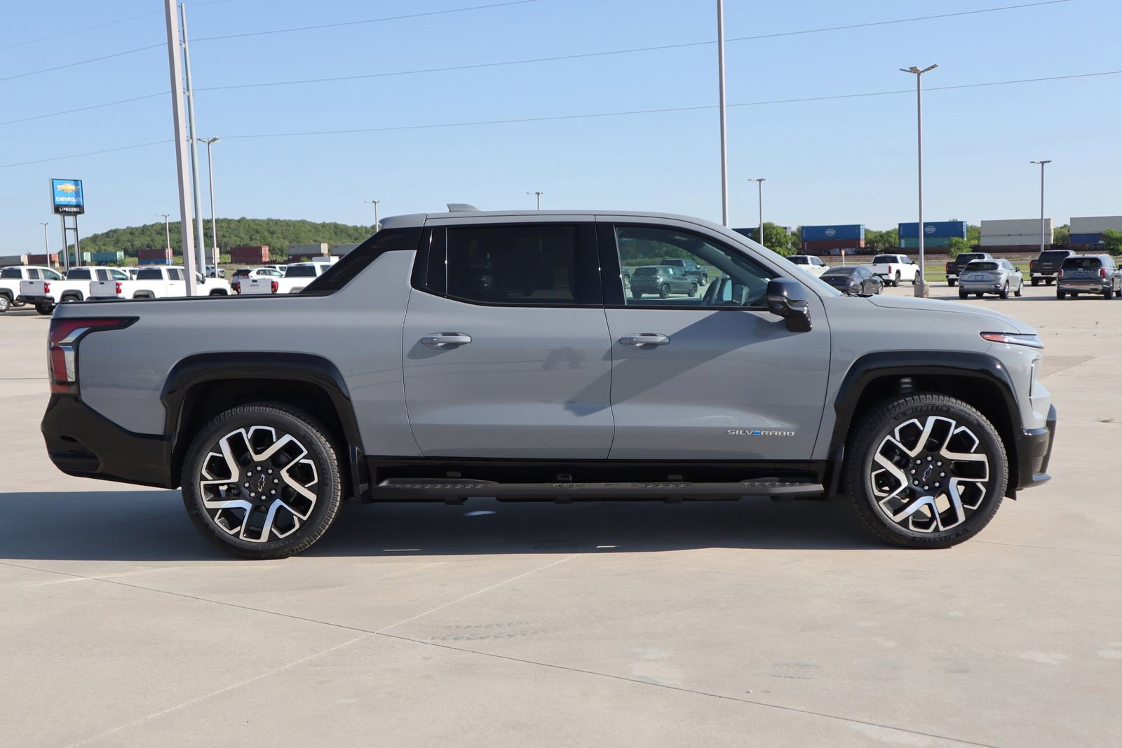 New 2025 Chevrolet Silverado EV RST image 3