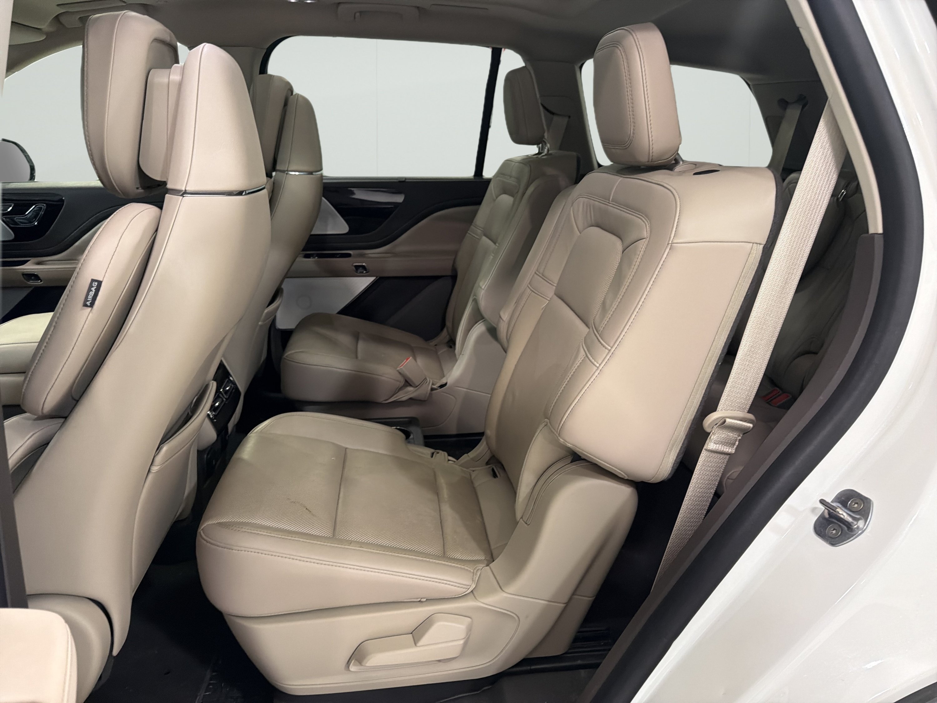 Used 2023 Lincoln Aviator Reserve w/ Equipment Group 201A AWD/4WD image 9