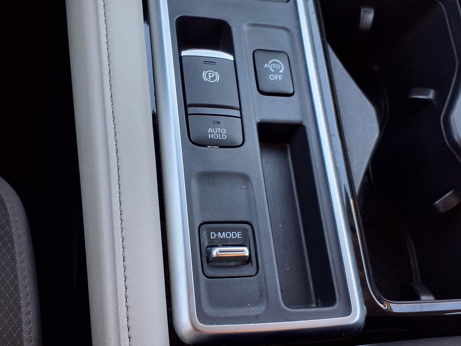 Used 2024 Nissan Pathfinder SV image 22