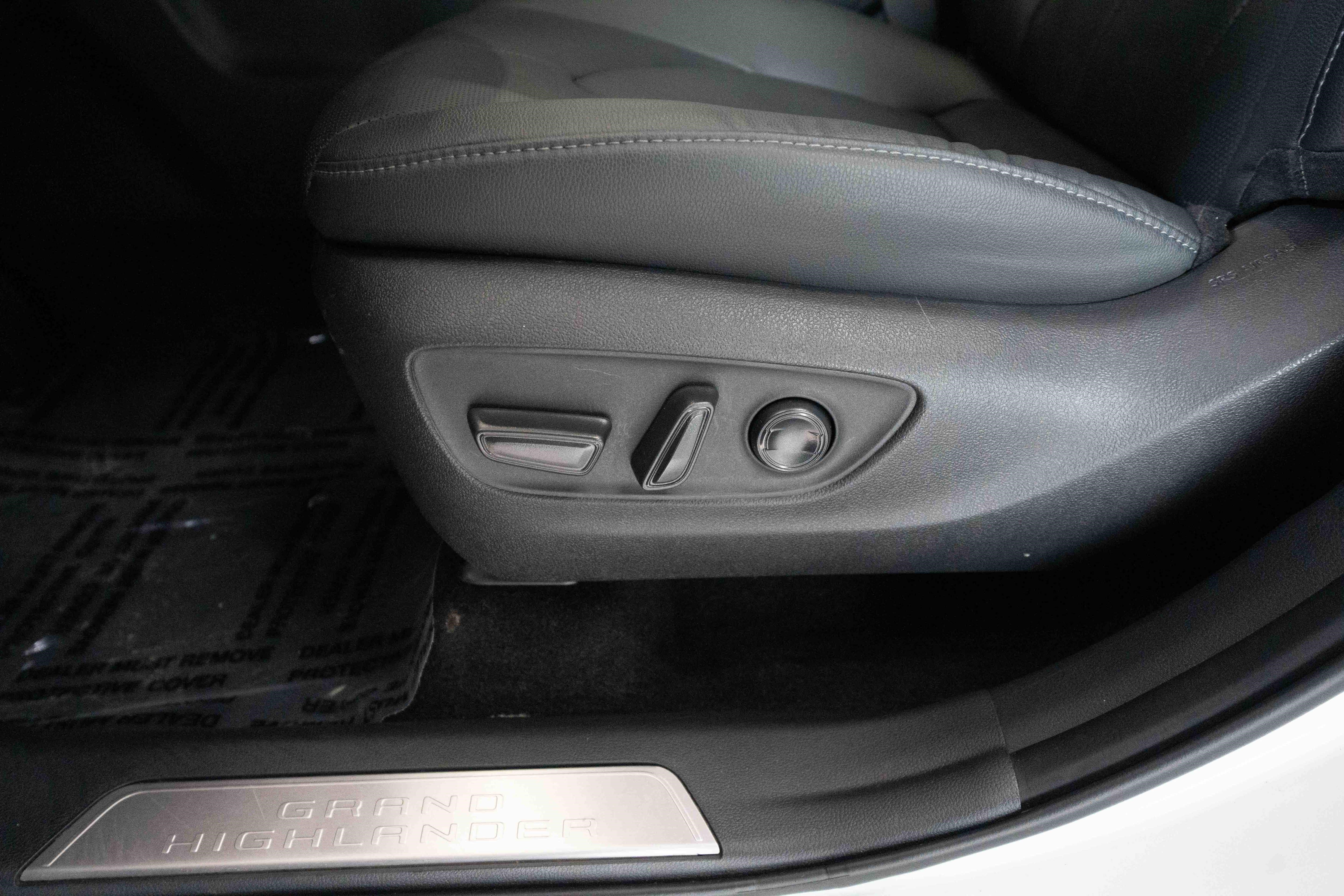Used 2024 Toyota Grand Highlander AWD image 12