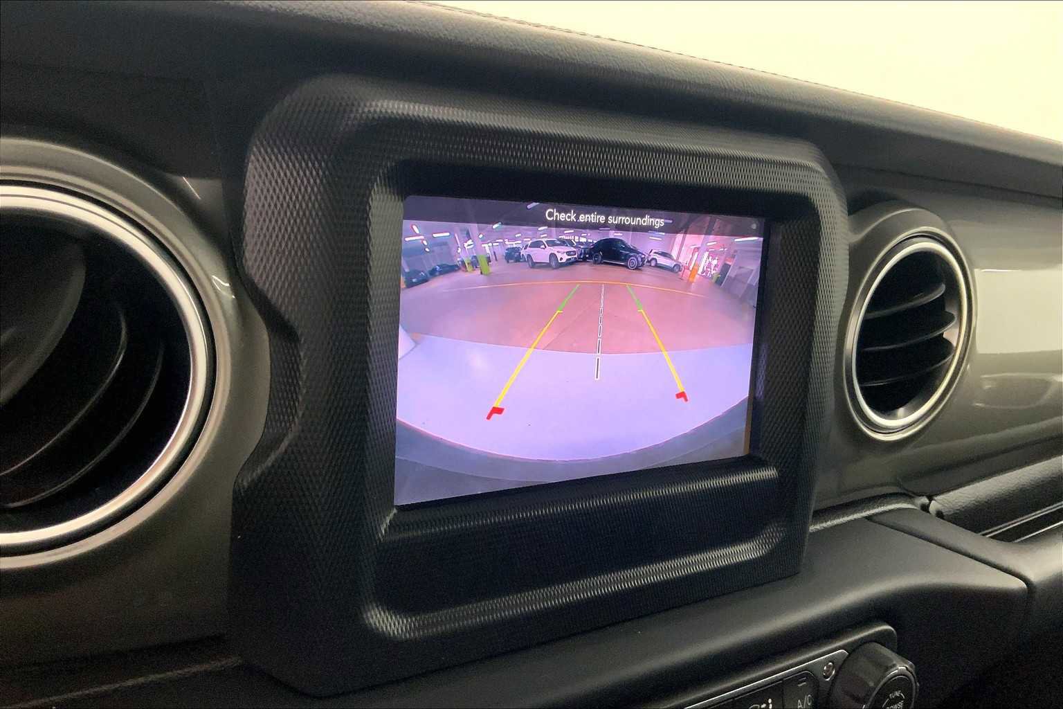 Used 2020 Jeep Wrangler Unlimited Sahara image 24