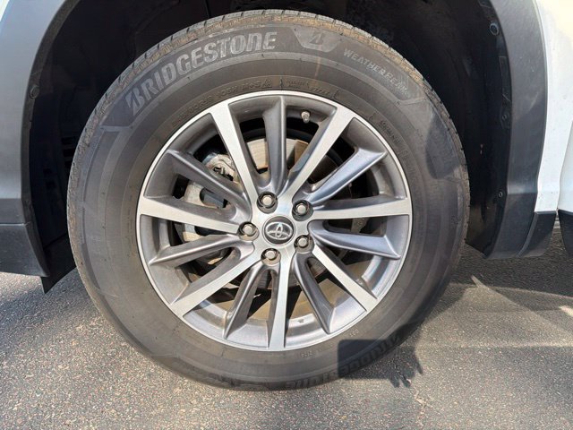 Used 2019 Toyota Highlander XLE FWD image 11