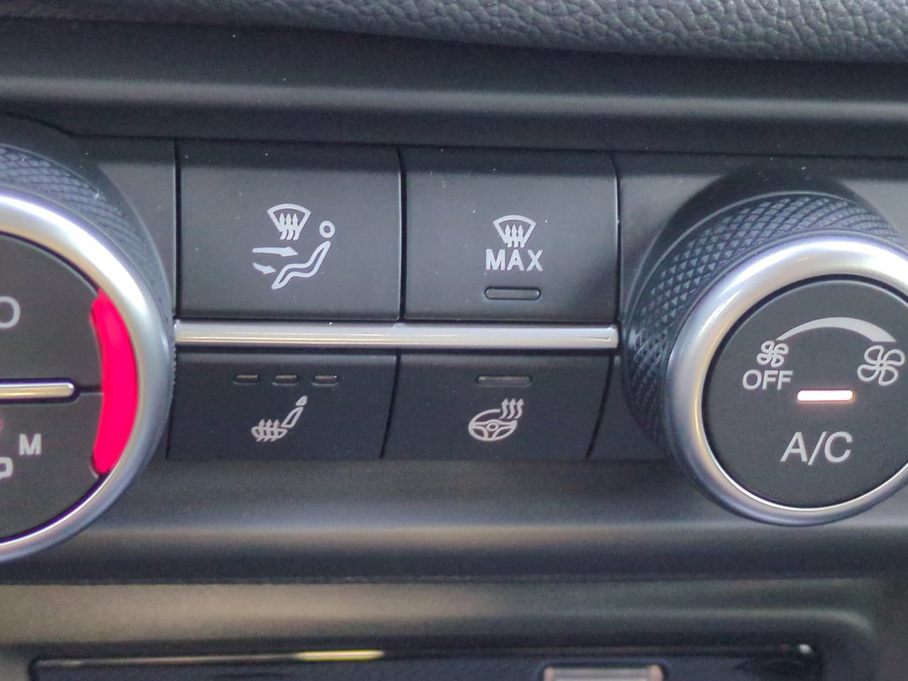 New 2025 Alfa Romeo Giulia w/ Driving Assist Package RWD image 19