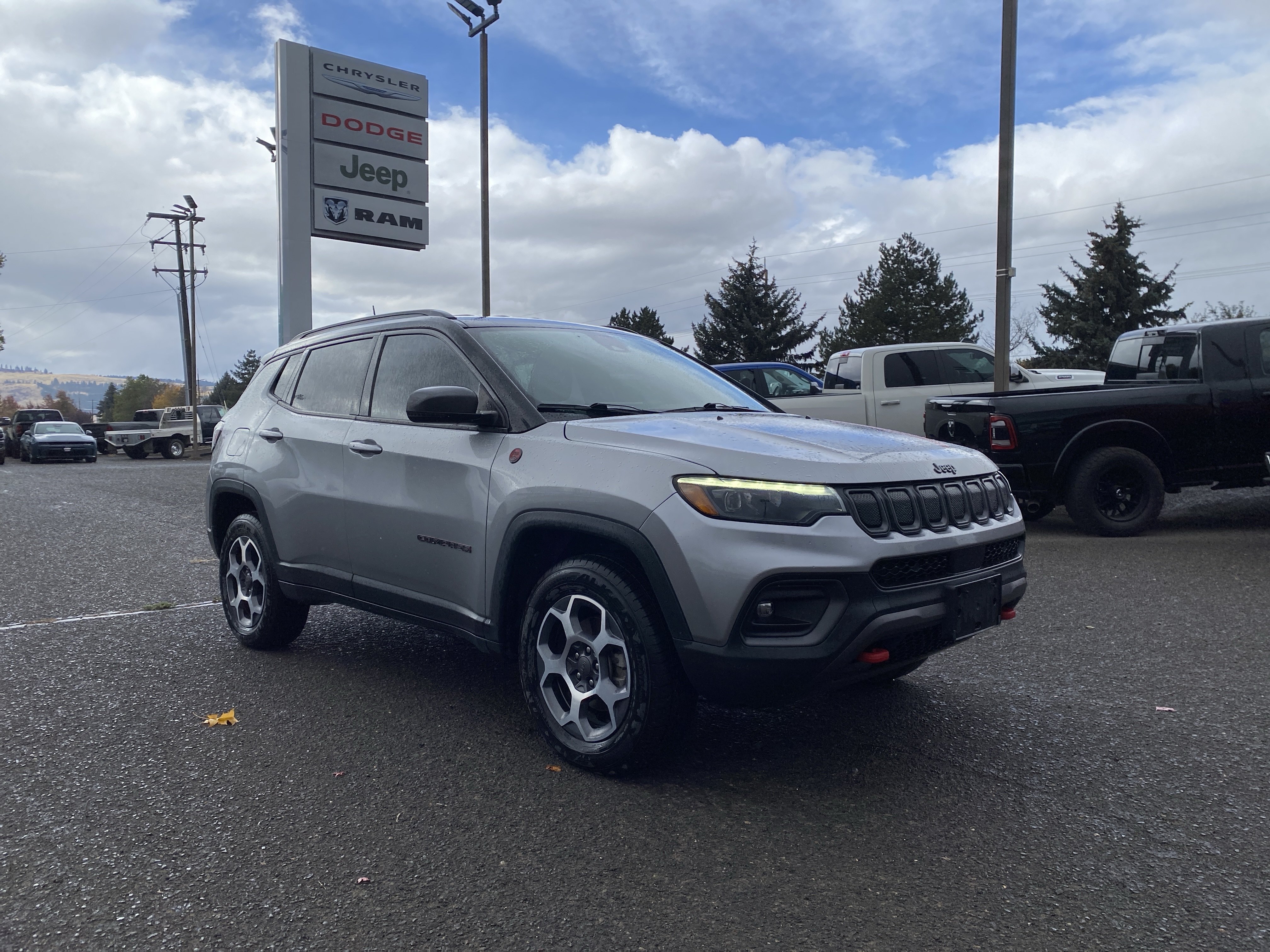 Used 2022 Jeep Compass Trailhawk w/ Trailhawk Elite Group AWD/4WD image 1