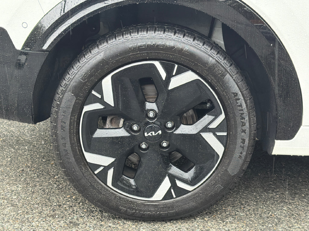 Certified 2024 Kia Niro Wave w/ Wave Preserve Package FWD image 8