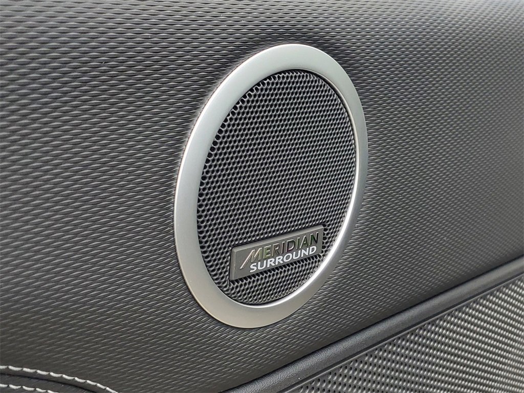 New 2025 Land Rover Discovery Dynamic SE image 12