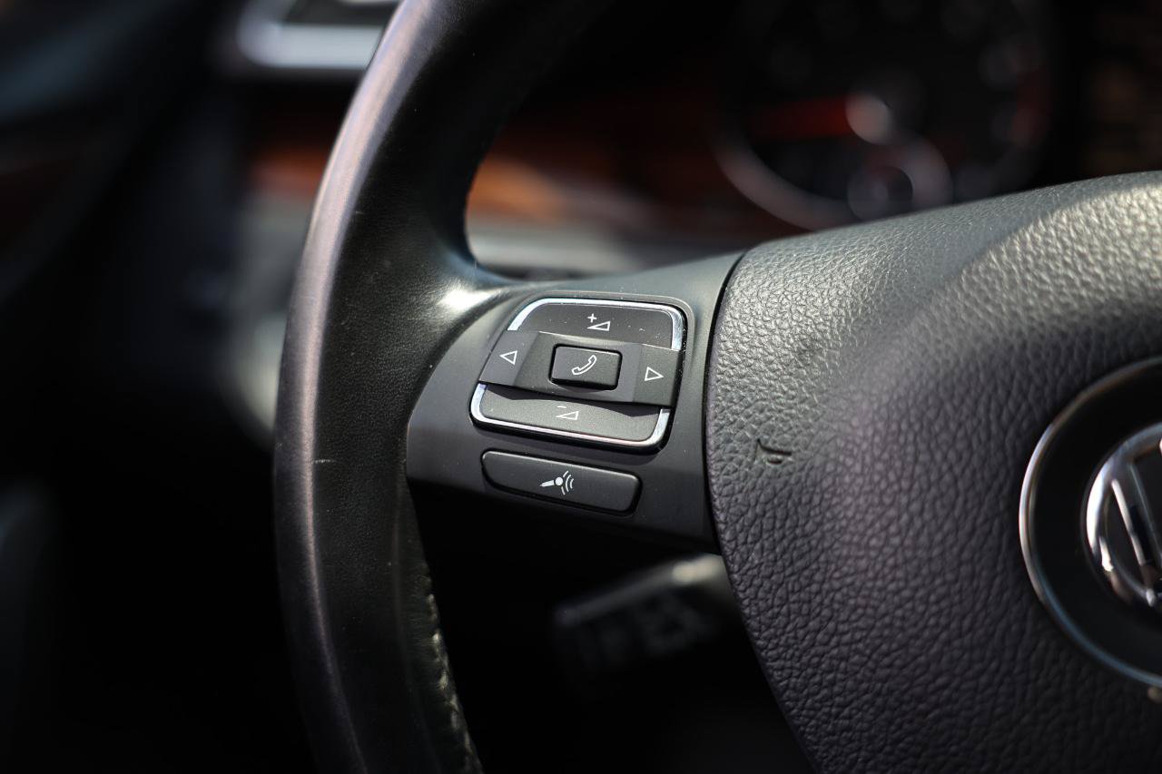 Used 2012 Volkswagen CC Lux FWD image 26