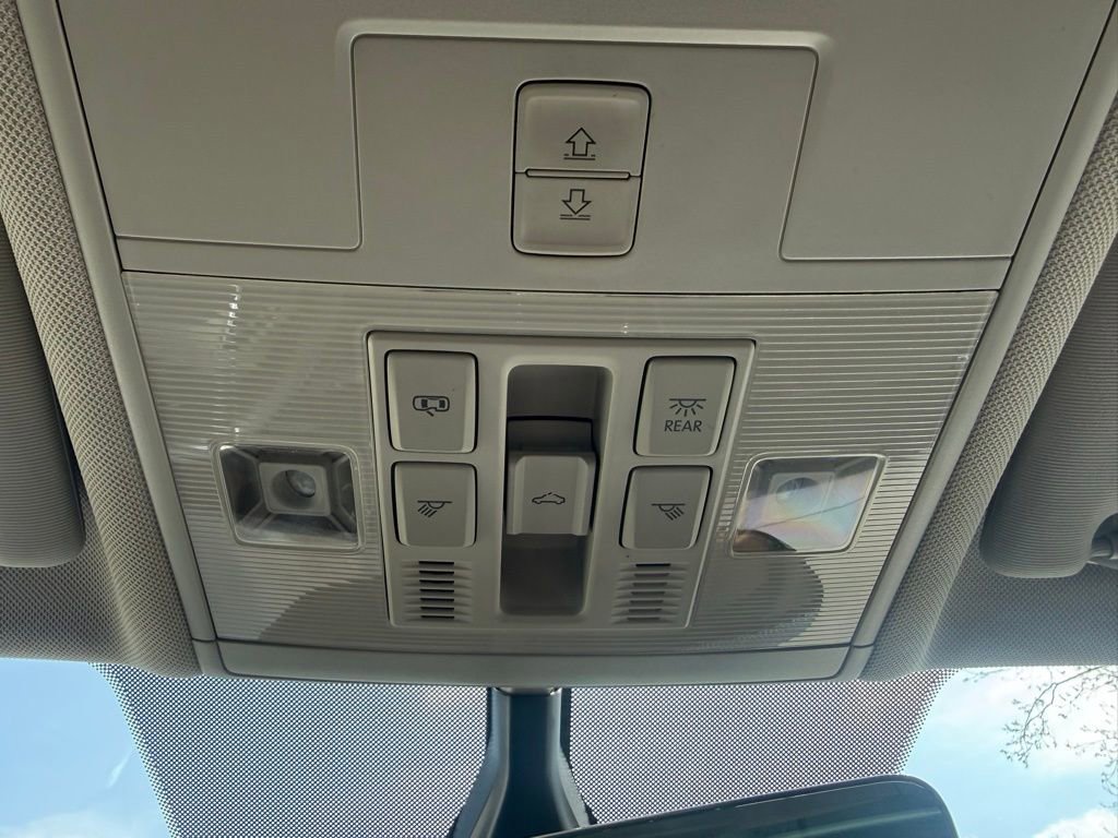 Used 2019 Volkswagen Tiguan SEL w/ 3rd Row Seat Package image 16