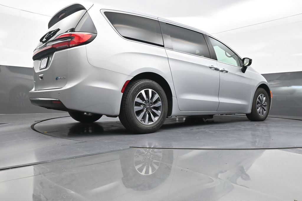 Used 2024 Chrysler Pacifica Limited FWD image 27