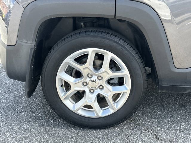 Used 2016 Jeep Renegade Latitude image 20