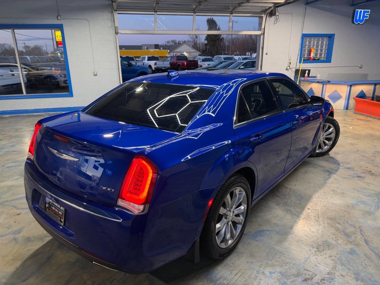 Used 2018 Chrysler 300 Touring L AWD/4WD image 2