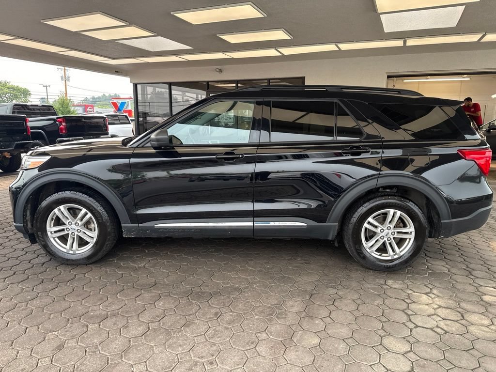 Certified 2023 Ford Explorer XLT w/ Equipment Group 202A AWD/4WD image 9