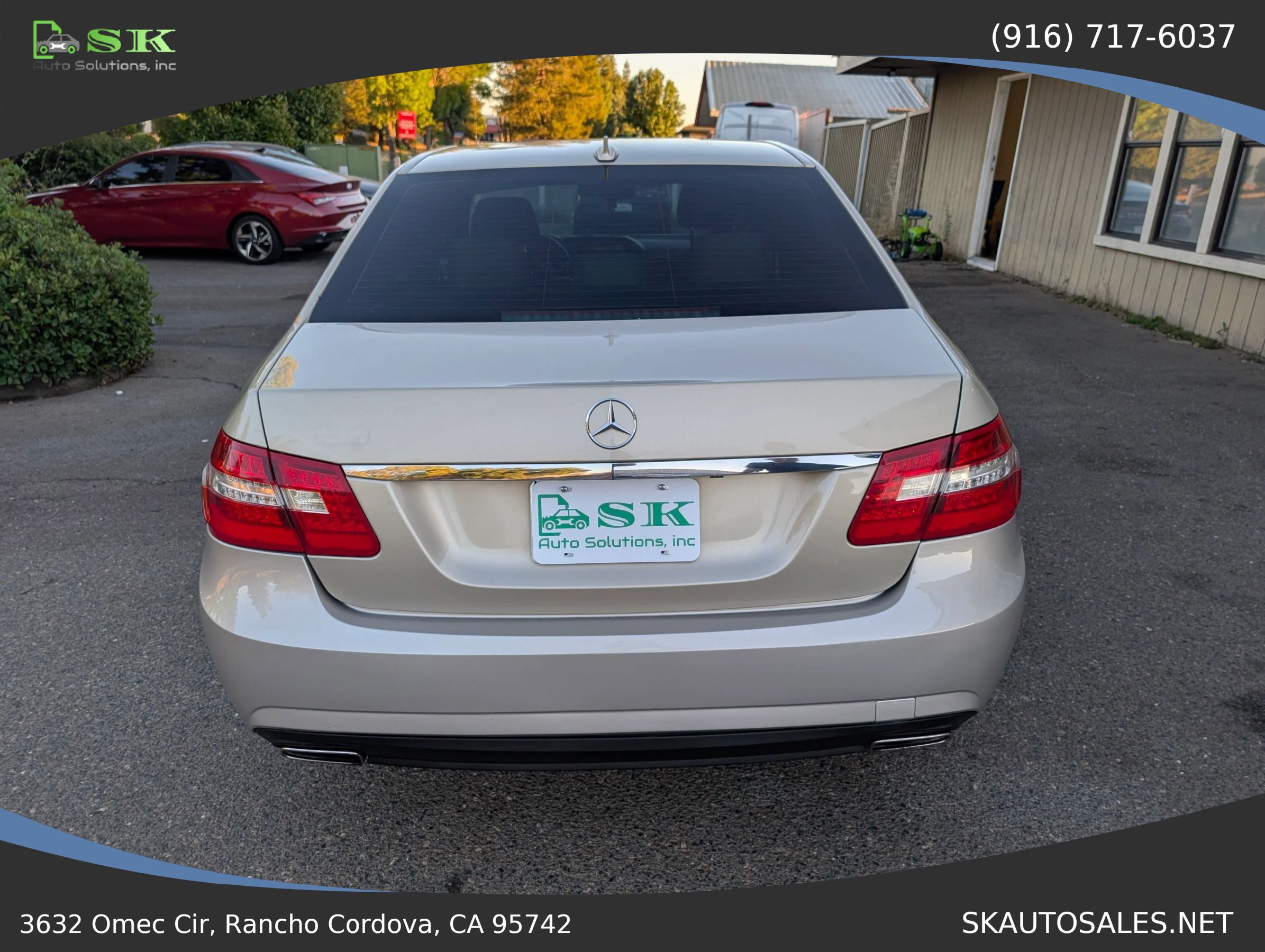 Used 2010 Mercedes-Benz E 350 4MATIC Sedan image 9