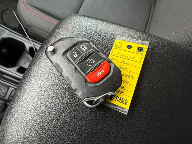 Used 2021 Jeep Gladiator Rubicon w/ Cold Weather Group image 28