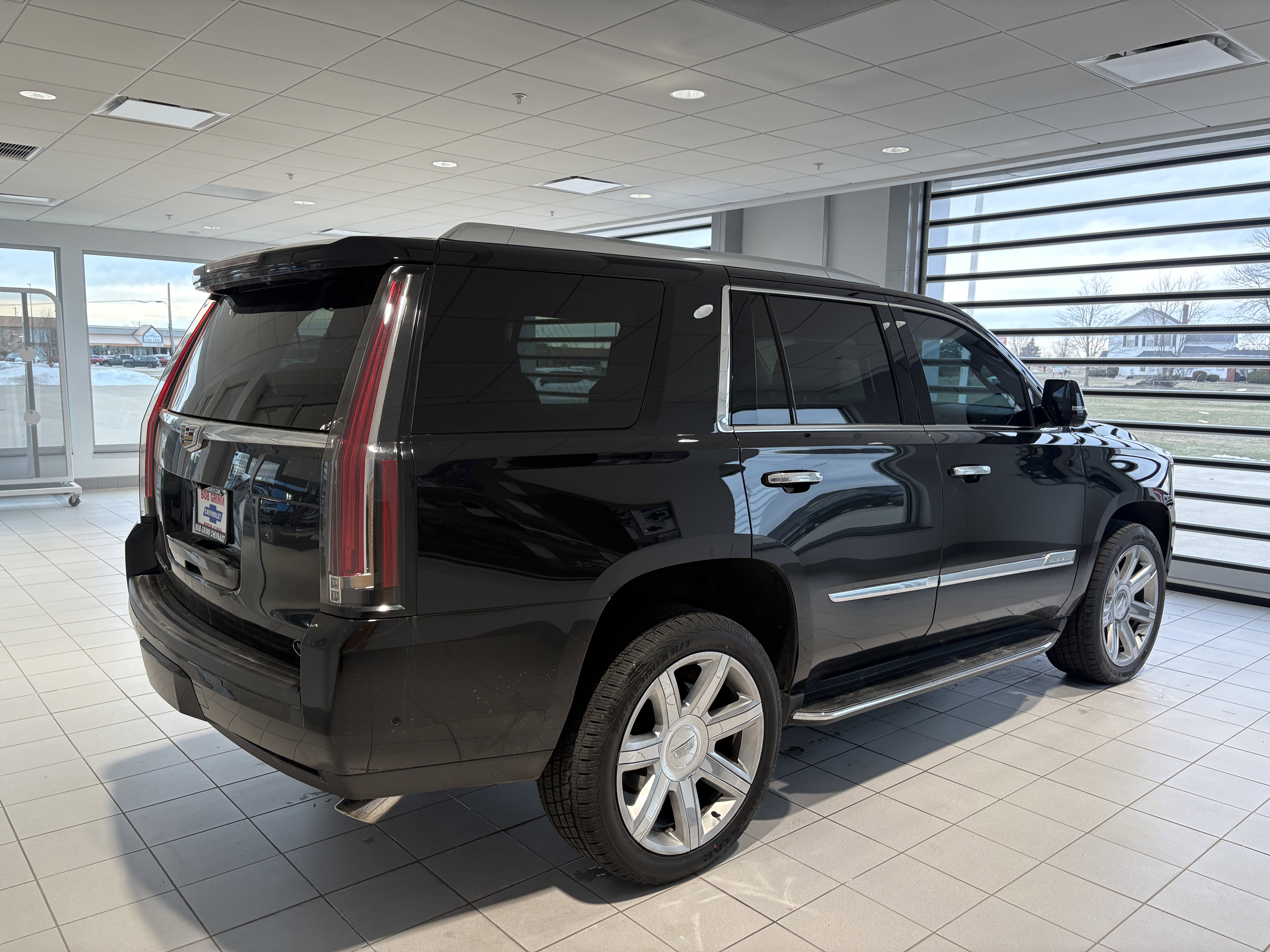Used 2017 Cadillac Escalade Luxury image 6