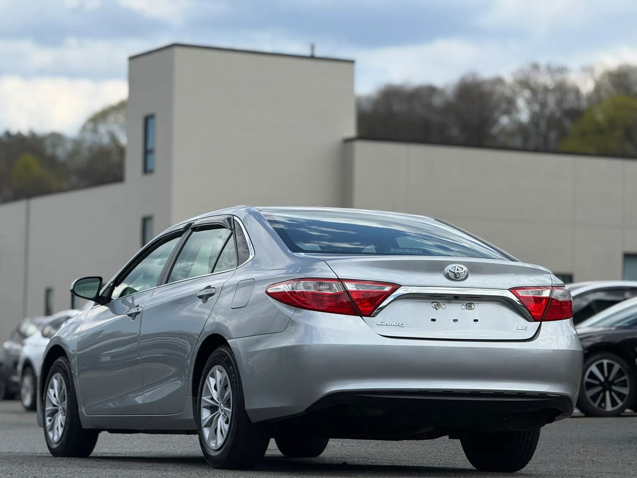 Used 2016 Toyota Camry LE FWD image 6
